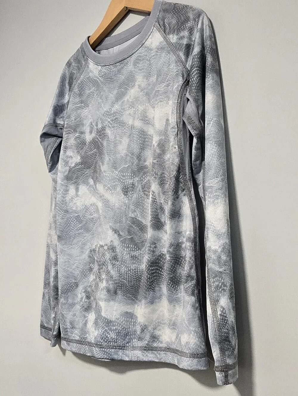 All in Motion Gray And White Athletic Top Quick-Dri